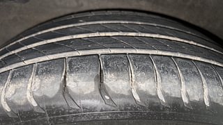Used 2014 Hyundai Verna [2011-2015] Fluidic 1.6 VTVT SX Petrol Manual tyres RIGHT REAR TYRE TREAD VIEW