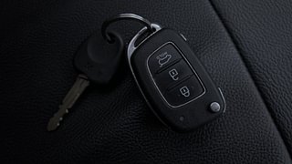 Used 2017 Hyundai Elite i20 [2014-2018] Asta 1.2 Dual Tone Petrol Manual extra CAR KEY VIEW