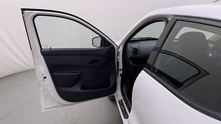 Used 2016 Renault Kwid [2015-2019] RXT Petrol Manual interior LEFT FRONT DOOR OPEN VIEW