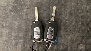 Used 2019 Mahindra XUV 300 W8 Diesel Diesel Manual extra CAR KEY VIEW