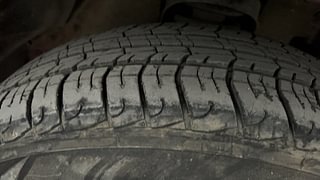 Used 2018 Mahindra TUV300 [2015-2020] T10 Dual Tone Diesel Manual tyres RIGHT FRONT TYRE TREAD VIEW
