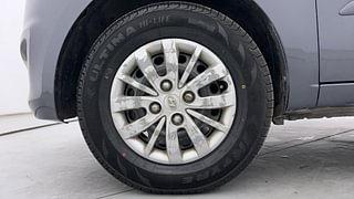 Used 2013 Hyundai i10 Sportz 1.2 AT Kappa2 Petrol Automatic tyres LEFT FRONT TYRE RIM VIEW