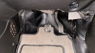 Used 2017 Renault Kwid [2015-2019] 1.0 RXT AMT Petrol Automatic interior PEDALS VIEW