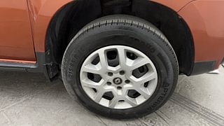 Used 2022 Renault Duster [2020-2022] RXS Petrol Petrol Manual tyres RIGHT FRONT TYRE RIM VIEW