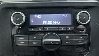 Used 2020 Renault Triber [2019-2021] RXL AMT Petrol Automatic top_features Integrated (in-dash) music system