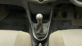 Used 2016 Toyota Etios [2010-2017] VX Petrol Manual interior GEAR  KNOB VIEW