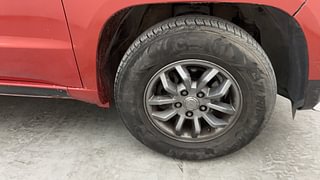 Used 2018 Mahindra TUV300 [2015-2020] T10 Dual Tone Diesel Manual tyres RIGHT FRONT TYRE RIM VIEW
