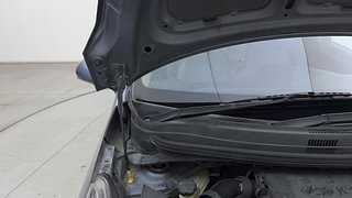 Used 2015 Hyundai Xcent [2014-2017] SX Petrol Petrol Manual engine ENGINE RIGHT SIDE HINGE & APRON VIEW
