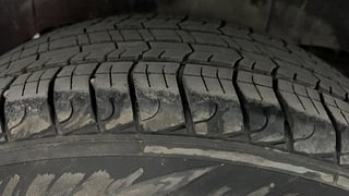 Used 2018 Mahindra TUV300 [2015-2020] T10 Dual Tone Diesel Manual tyres RIGHT REAR TYRE TREAD VIEW
