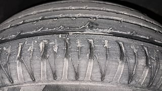 Used 2010 Hyundai i20 [2008-2012] Asta 1.4 AT Petrol Automatic tyres RIGHT FRONT TYRE TREAD VIEW