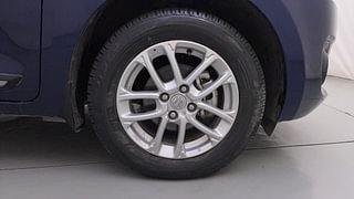Used 2022 Maruti Suzuki Swift ZXI AMT Petrol Automatic tyres RIGHT FRONT TYRE RIM VIEW