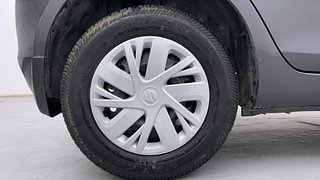 Used 2017 Maruti Suzuki Swift [2011-2017] VXi Petrol Manual tyres RIGHT REAR TYRE RIM VIEW