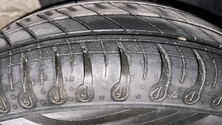 Used 2020 renault Kwid 1.0 RXT Opt Petrol Manual tyres RIGHT FRONT TYRE TREAD VIEW