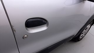Used 2016 Renault Kwid [2015-2019] RXT Petrol Manual dents MINOR DENT