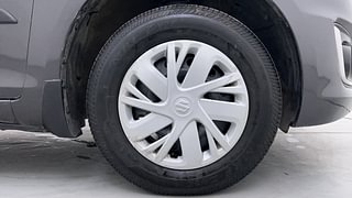 Used 2017 Maruti Suzuki Swift [2011-2017] VXi Petrol Manual tyres RIGHT FRONT TYRE RIM VIEW
