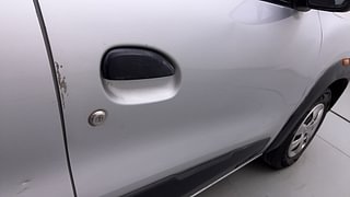 Used 2016 Renault Kwid [2015-2019] RXT Petrol Manual dents MINOR SCRATCH