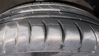 Used 2017 Maruti Suzuki Baleno [2015-2019] Delta AT Petrol Petrol Automatic tyres RIGHT FRONT TYRE TREAD VIEW