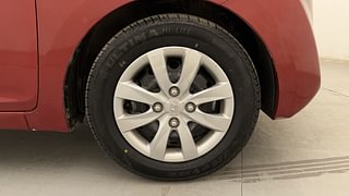 Used 2014 Hyundai Eon [2011-2018] Magna Petrol Manual tyres RIGHT FRONT TYRE RIM VIEW