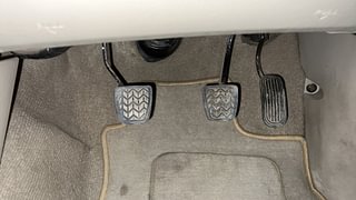 Used 2012 Toyota Innova [2008-2013] 2.5 V 8 STR Diesel Manual interior PEDALS VIEW