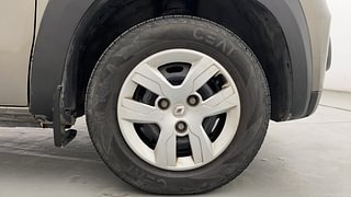 Used 2017 Renault Kwid [2017-2019] RXT 1.0 SCE Special Petrol Manual tyres RIGHT FRONT TYRE RIM VIEW