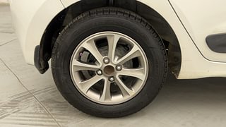 Used 2016 Hyundai Grand i10 [2013-2017] Asta (O) AT 1.2 kappa VTVT Petrol Automatic tyres RIGHT REAR TYRE RIM VIEW