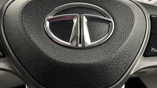 Used 2022 Tata Altroz XZA Petrol DCT Petrol Automatic top_features Number of airbags