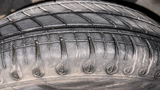 Used 2020 renault Kwid 1.0 RXT Opt Petrol Manual tyres LEFT FRONT TYRE TREAD VIEW