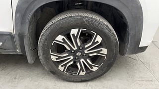 Used 2022 Renault Kiger RXT (O) Turbo CVT Dual Tone Petrol Automatic tyres RIGHT FRONT TYRE RIM VIEW