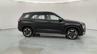 Used 2023 Hyundai Alcazar SIGNATURE (O) 7 STR 1.5 Petrol DCT Petrol Automatic exterior RIGHT SIDE VIEW