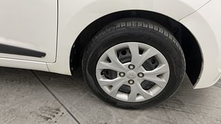 Used 2015 Hyundai Grand i10 [2013-2017] Sportz 1.2 Kappa VTVT Petrol Manual tyres RIGHT FRONT TYRE RIM VIEW