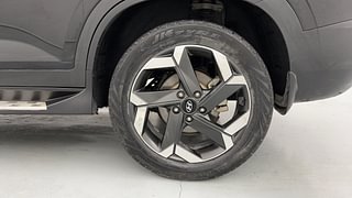 Used 2023 Hyundai Alcazar SIGNATURE (O) 7 STR 1.5 Petrol DCT Petrol Automatic tyres LEFT REAR TYRE RIM VIEW