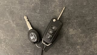 Used 2016 Tata Zest [2014-2019] XM Petrol Petrol Manual extra CAR KEY VIEW