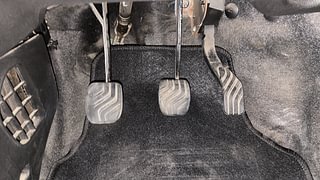 Used 2017 Renault Kwid [2017-2019] RXT 1.0 SCE Special Petrol Manual interior PEDALS VIEW