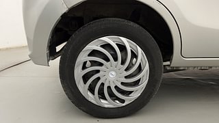 Used 2015 Maruti Suzuki Alto K10 [2014-2019] VXI AMT Petrol Automatic tyres RIGHT REAR TYRE RIM VIEW
