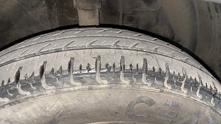 Used 2017 Renault Kwid [2017-2019] RXT 1.0 SCE Special Petrol Manual tyres RIGHT FRONT TYRE TREAD VIEW