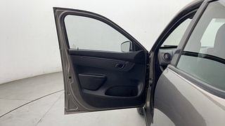 Used 2017 Renault Kwid [2017-2019] RXT 1.0 SCE Special Petrol Manual interior LEFT FRONT DOOR OPEN VIEW