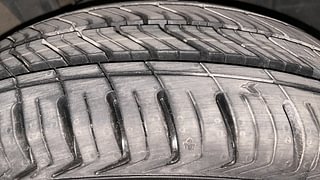 Used 2022 Renault Triber RXZ AMT Petrol Automatic tyres RIGHT FRONT TYRE TREAD VIEW