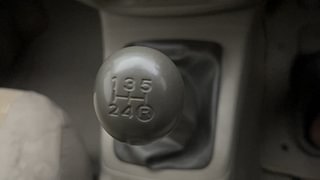 Used 2012 Toyota Innova [2008-2013] 2.5 V 8 STR Diesel Manual interior GEAR  KNOB VIEW