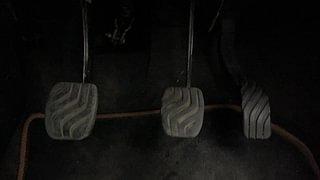 Used 2018 Renault Kwid [2017-2019] CLIMBER 1.0 Petrol Manual interior PEDALS VIEW