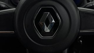 Used 2023 Renault Kwid 1.0 RXT AMT SCE Petrol Automatic top_features Airbags