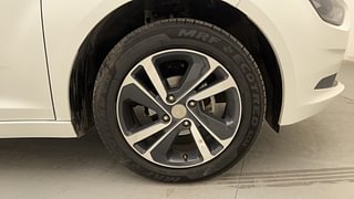 Used 2023 Tata Altroz XZ 1.2 Petrol Manual tyres RIGHT FRONT TYRE RIM VIEW