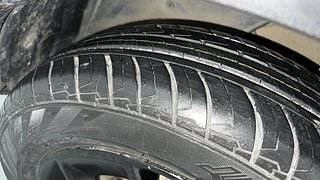 Used 2020 Maruti Suzuki Ignis [2017-2020] Zeta AMT Petrol Petrol Automatic tyres LEFT FRONT TYRE TREAD VIEW