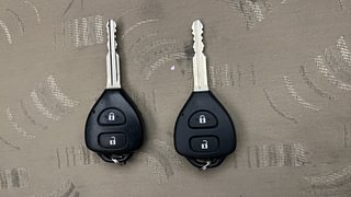 Used 2012 Toyota Innova [2008-2013] 2.5 V 8 STR Diesel Manual extra CAR KEY VIEW