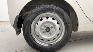 Used 2018 Hyundai Eon [2011-2018] Era + SE Petrol Manual tyres RIGHT REAR TYRE RIM VIEW