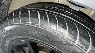Used 2020 Maruti Suzuki Ignis [2017-2020] Zeta AMT Petrol Petrol Automatic tyres RIGHT FRONT TYRE TREAD VIEW