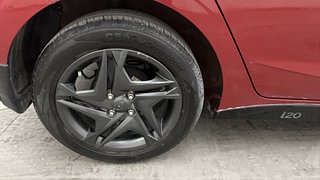 Used 2021 Hyundai New i20 Sportz 1.0 Turbo IMT Dual Tone Petrol Manual tyres RIGHT REAR TYRE RIM VIEW