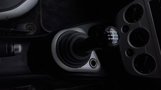 Used 2012 Ford Figo [2010-2015] Duratorq Diesel Titanium 1.4 Diesel Manual interior GEAR  KNOB VIEW