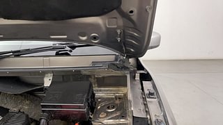 Used 2017 Renault Kwid [2017-2019] RXT 1.0 SCE Special Petrol Manual engine ENGINE LEFT SIDE HINGE & APRON VIEW