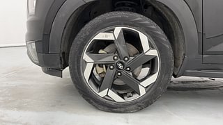 Used 2023 Hyundai Alcazar SIGNATURE (O) 7 STR 1.5 Petrol DCT Petrol Automatic tyres LEFT FRONT TYRE RIM VIEW