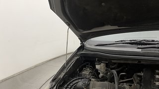 Used 2012 Toyota Innova [2008-2013] 2.5 V 8 STR Diesel Manual engine ENGINE RIGHT SIDE HINGE & APRON VIEW